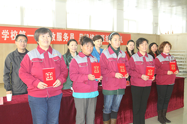 為學(xué)員頒發(fā)證書